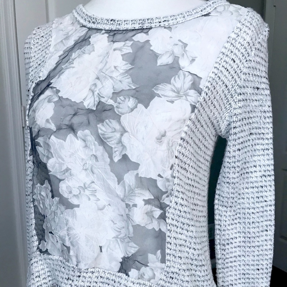 Paper Crane Anthropologie gray white sweater M